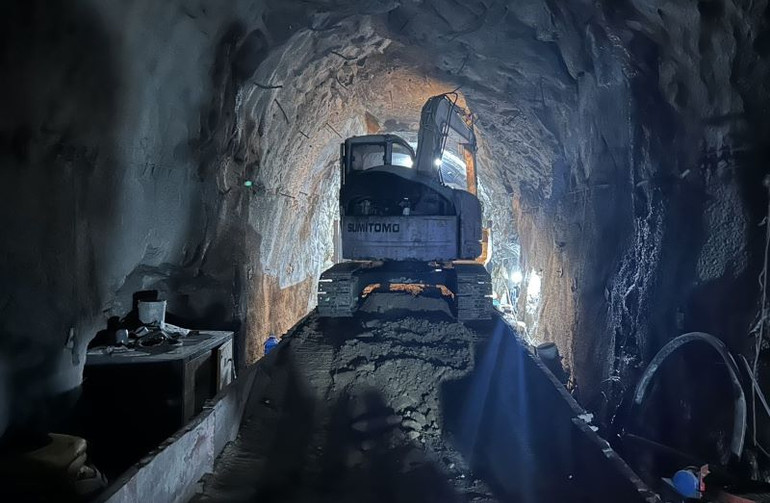 Các đơn vị đang tập trung nguồn lực cao nhất thi công 24/24 giờ, phấn đấu trước ngày 22/4 tới sẽ hoàn thành khắc phục sự cố.