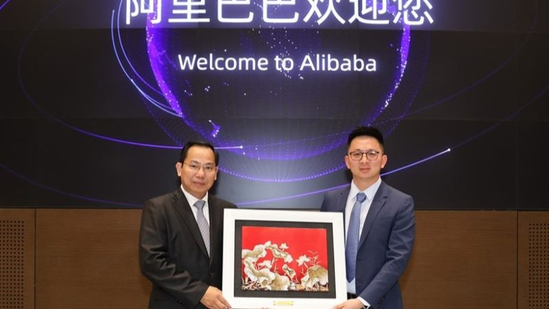 Alibaba cam kết tiếp tục nỗ lực hơn nữa hỗ trợ sự tăng trưởng của doanh nghiệp Việt Nam, tập trung vào công nghệ, cơ sở hạ tầng và phát triển nguồn nhân lực.