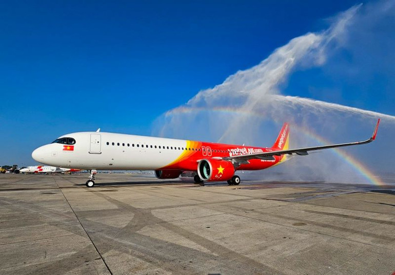 Tàu bay mới sẽ được đưa vào khai thác ngay trên các đường bay kết nối các điểm đến tại Việt Nam và quốc tế. Tàu bay mới sẽ được đưa vào khai thác ngay trên các đường bay kết nối các điểm đến tại Việt Nam và quốc tế.