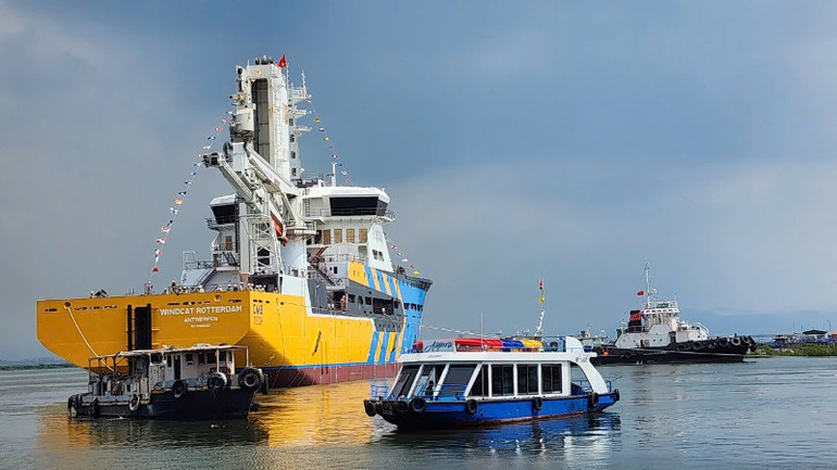 Đóng tàu Hạ Long hạ thủy tàu dịch vụ điện gió CSOV ảnh 1 Đóng tàu Hạ Long hạ thủy tàu dịch vụ điện gió CSOV ảnh 1