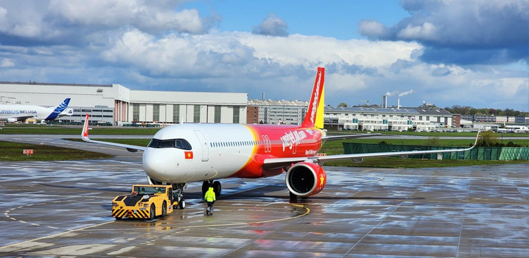 Món quà được Vietjet dành tặng cho đội tuyển cũng là lời cảm ơn đội tuyển. Món quà được Vietjet dành tặng cho đội tuyển cũng là lời cảm ơn đội tuyển.