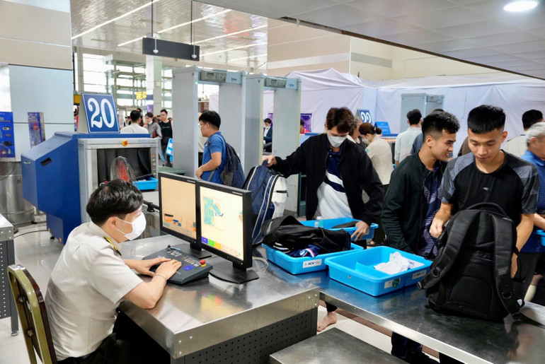 Công tác soi chiếu được thắt chặt hơn theo mức độ kiểm soát an ninh cấp độ 1.