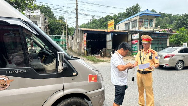 VATA kiến nghị điều chỉnh thời gian lái xe của người lái xe ô-tô kinh doanh vận tải lên 70 giờ/tuần, bằng với mức cao nhất theo các quy định của Mỹ, EU và Nhật Bản. VATA kiến nghị điều chỉnh thời gian lái xe của người lái xe ô-tô kinh doanh vận tải lên 70 giờ/tuần, bằng với mức cao nhất theo các quy định của Mỹ, EU và Nhật Bản.