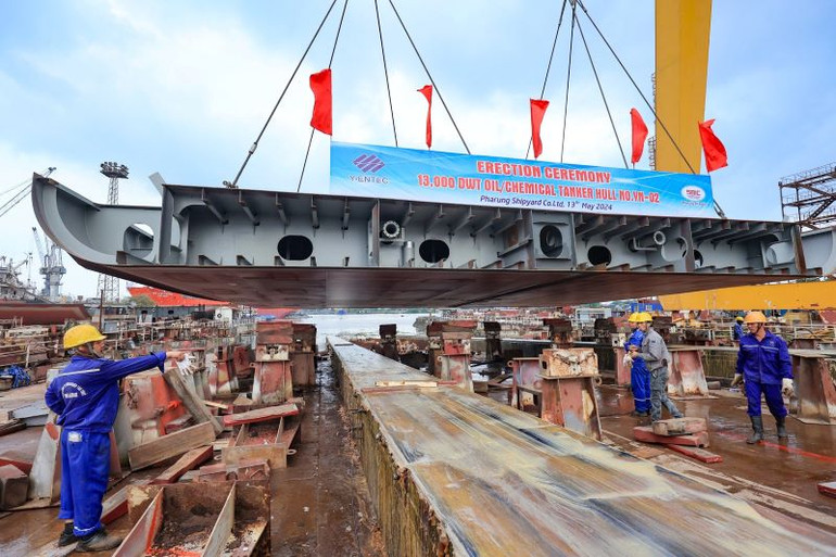 Đấu đà tàu chở dầu/hóa chất số 2. Đấu đà tàu chở dầu/hóa chất số 2.