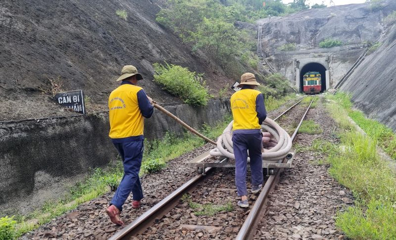 Huy động nhân lực, phương tiện khắc phục sự cố hầm.