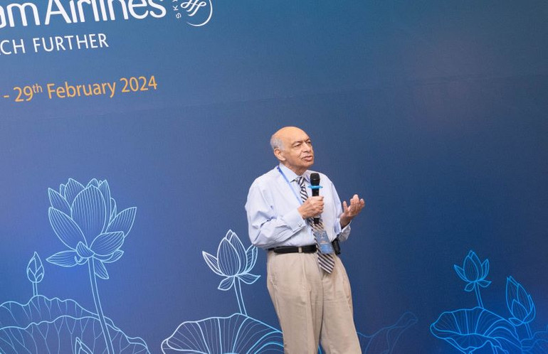 Giáo sư Nawal Taneja giữ vai trò là người chủ trì hội nghị.