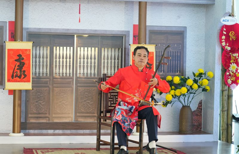 Không gian nghệ thuật đậm chất Tết Việt ngay tại cửa ngõ hàng không của Thủ đô.