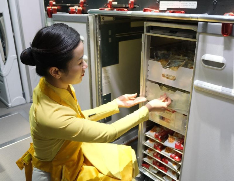 Các suất ăn được quyên góp sẽ thực hiện theo quy trình thu hồi, kiểm tra, phân loại và lưu trữ riêng biệt để bảo đảm chất lượng của sản phẩm khi chuyển giao cho VietHarvest.