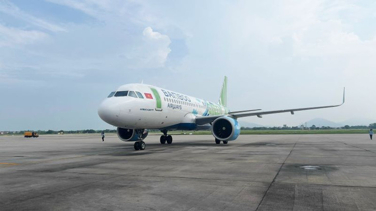 Các chuyến bay thẳng Hà Nội-Lệ Giang (Trung Quốc) được Bamboo Airways khai thác bằng tàu bay Airbus A320NEO hiện đại. Các chuyến bay thẳng Hà Nội-Lệ Giang (Trung Quốc) được Bamboo Airways khai thác bằng tàu bay Airbus A320NEO hiện đại.