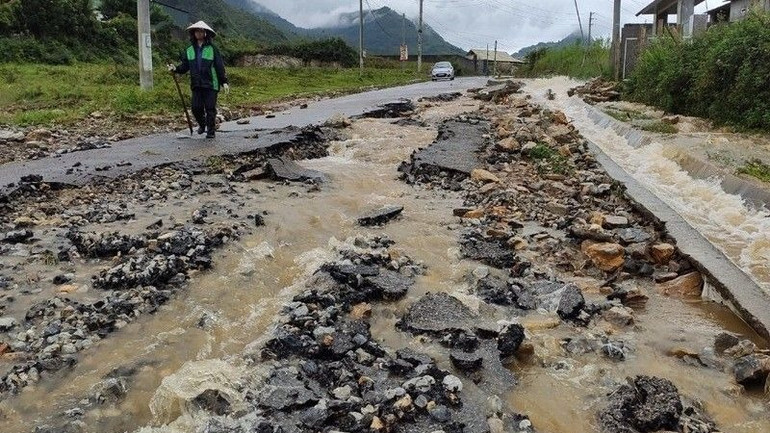 Các cơ quan, đơn vị được yêu cầu lên phương án đối phó diễn biến mưa lũ xảy ra trên diện rộng, bảo đảm giao thông thông suốt trong mọi tình huống