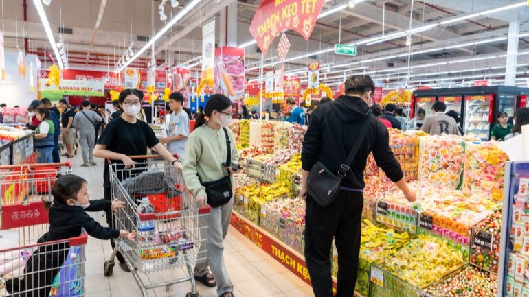 Chương trình áp dụng khuyến mãi hấp dẫn đến 49% đối với gần 100 sản phẩm đặc sản từ khắp các vùng miền trên cả nước.