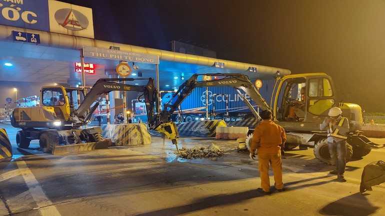 Trong chiến dịch "50 ngày đêm lịch sử”, với hơn 1.700 hạng mục công nghệ phức tạp, gần 200 cán bộ, kỹ sư của VETC cùng hơn 5.000 người hỗ trợ,... đã liên tục trực chiến và vượt qua thử thách một cách ngoạn mục. Trong chiến dịch "50 ngày đêm lịch sử”, với hơn 1.700 hạng mục công nghệ phức tạp, gần 200 cán bộ, kỹ sư của VETC cùng hơn 5.000 người hỗ trợ,... đã liên tục trực chiến và vượt qua thử thách một cách ngoạn mục.