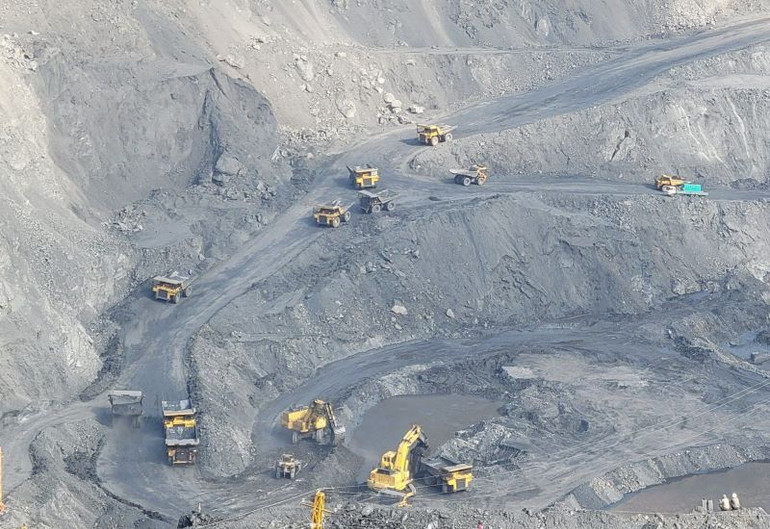 Kết thúc tháng 3, các đơn vị thành viên của TKV đã sản xuất 3,82 triệu tấn than nguyên khai, tiêu thụ 4,89 triệu tấn; bóc xúc 15,1 triệu m3 đất đá; đào hơn 22.600 mét lò.