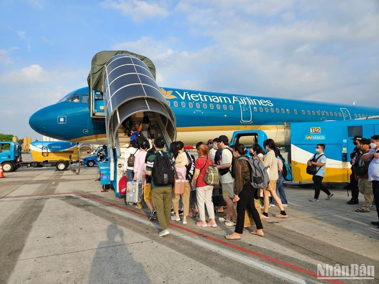 Hãng Vietnam Airlines đã khai trương các đường bay quốc tế mới từ Hà Nội/Thành phố Hồ Chí Minh đi Munich (Đức), Manila (Philippines),...