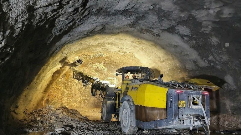 Nhà thầu triển khai đào hầm xuyên núi tại dự án đường cao tốc Đồng Đăng-Trà Lĩnh. Nhà thầu triển khai đào hầm xuyên núi tại dự án đường cao tốc Đồng Đăng-Trà Lĩnh.