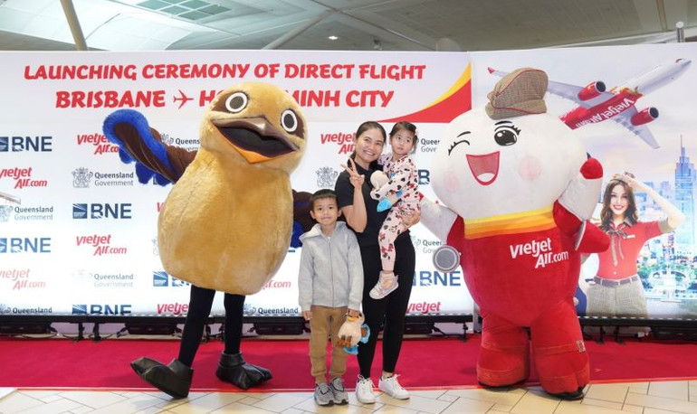 Đường bay từ Thành phố Hồ Chí Minh tới thành phố Brisbane là 1 trong 7 đường bay thẳng từ Việt Nam tới Australia của Vietjet. Đường bay từ Thành phố Hồ Chí Minh tới thành phố Brisbane là 1 trong 7 đường bay thẳng từ Việt Nam tới Australia của Vietjet.