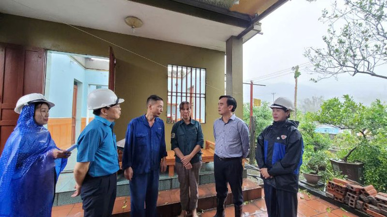 Công đoàn TKV hỗ trợ công nhân bị thương 5 triệu đồng/trường hợp; hỗ trợ gia đình bị thiệt hại về nhà ở 2 triệu đồng/hộ.