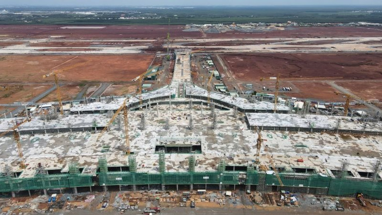 Việc xây dựng ngay đường cất hạ cánh thứ 2 sẽ đáp ứng nhu cầu khai thác giai đoạn 1 của Long Thành trong tình huống khi đường cất hạ cánh thứ 1 xảy ra sự cố. Việc xây dựng ngay đường cất hạ cánh thứ 2 sẽ đáp ứng nhu cầu khai thác giai đoạn 1 của Long Thành trong tình huống khi đường cất hạ cánh thứ 1 xảy ra sự cố.