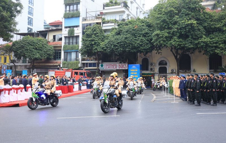 Phó thủ tướng Trần Lưu Quang yêu cầu các lực lượng triển khai quyết liệt, hiệu quả việc bảo đảm trật tự an toàn giao thông ngay trong dịp Tết Nguyên đán sắp tới. Phó thủ tướng Trần Lưu Quang yêu cầu các lực lượng triển khai quyết liệt, hiệu quả việc bảo đảm trật tự an toàn giao thông ngay trong dịp Tết Nguyên đán sắp tới.