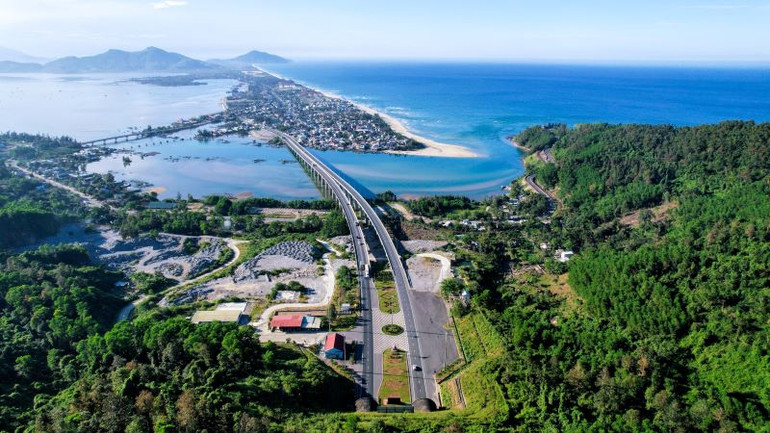 Dự án hầm đường bộ Hải Vân do Tập đoàn Đèo Cả đảm trách. Dự án hầm đường bộ Hải Vân do Tập đoàn Đèo Cả đảm trách.