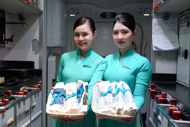 Vietnam Airlines chuẩn bị nhiều phần quà độc đáo dành cho hành khách nhí trên các chuyến bay ngày 1/6.