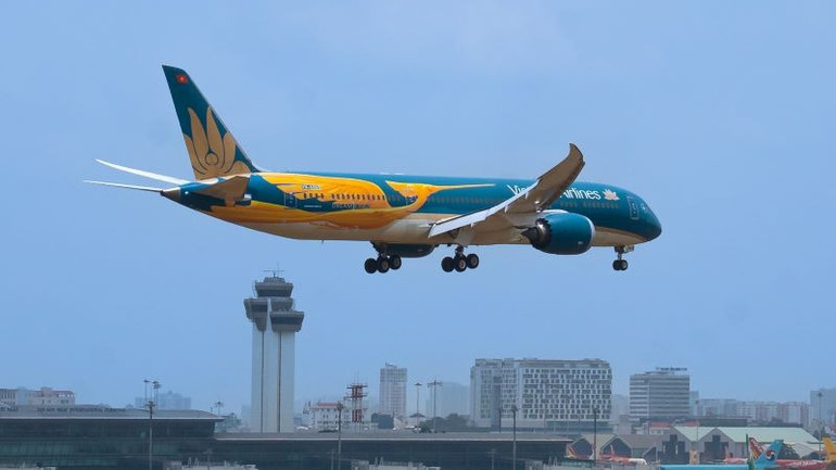 Việc tái hiện biểu tượng chim Lạc trên Boeing 787 thể hiện khát vọng của Vietnam Airlines, với vai trò Hãng hàng không Quốc gia trong việc kết nối truyền thống và tương lai, mang bản sắc Việt vươn xa cùng thời đại.