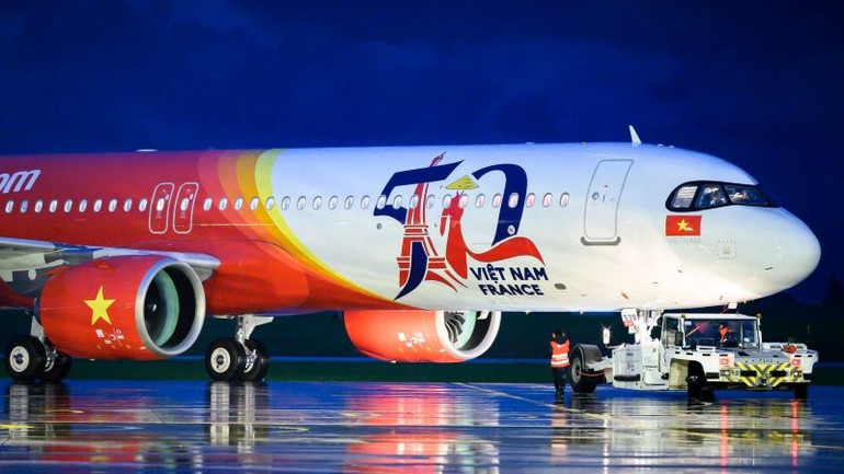Tàu bay mang hình ảnh biểu tượng 50 năm quan hệ ngoại giao Việt Nam-Pháp được bàn giao đầu tháng 10/2024.