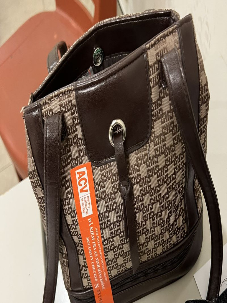 Chiếc túi của bà Th. do anh Thăng phát hiện.