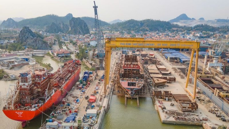 Một góc mặt bằng sản xuất của Công ty Đóng tàu Phà Rừng.