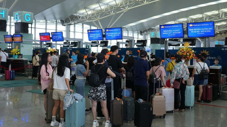 Các chuyến bay sẽ được khai thác bằng tàu bay thân rộng Boeing 787-9 Dreamliner hiện đại, mang đến trải nghiệm tốt nhất cho hành khách. Các chuyến bay sẽ được khai thác bằng tàu bay thân rộng Boeing 787-9 Dreamliner hiện đại, mang đến trải nghiệm tốt nhất cho hành khách.