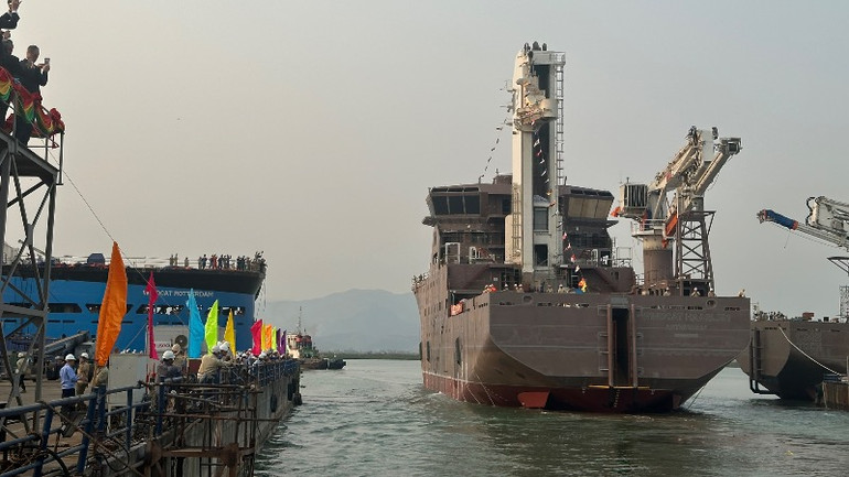 Hạ thủy thành công tàu dịch vụ điện gió CSOV số 3.