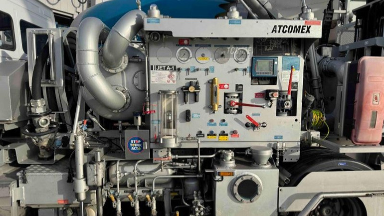 Ước tính, chi phí khai thác các đường bay đến, đi từ châu Âu của Vietnam Airlines sẽ tăng thêm khoảng 4,8 triệu USD mỗi năm khi sử dụng nhiên liệu SAF. Ước tính, chi phí khai thác các đường bay đến, đi từ châu Âu của Vietnam Airlines sẽ tăng thêm khoảng 4,8 triệu USD mỗi năm khi sử dụng nhiên liệu SAF.