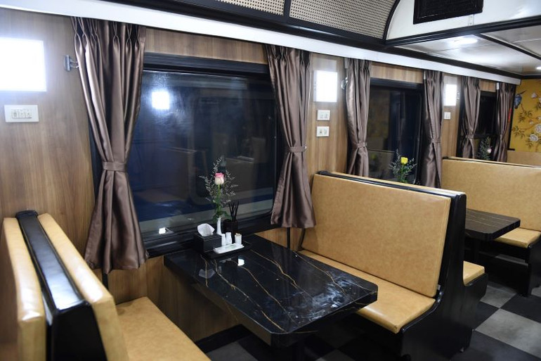 Khu vực giường nằm, hệ thống điều hòa được thiết kế có nút điều chỉnh cửa xả gió để hành khách tự điều chỉnh nhiệt độ và hướng gió theo nhu cầu.