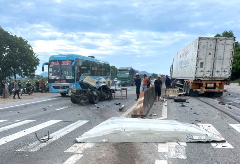 Vụ tai nạn giao thông xảy ra tại Hà Tĩnh ngày 8/6 vừa qua khiến 3 người chết.