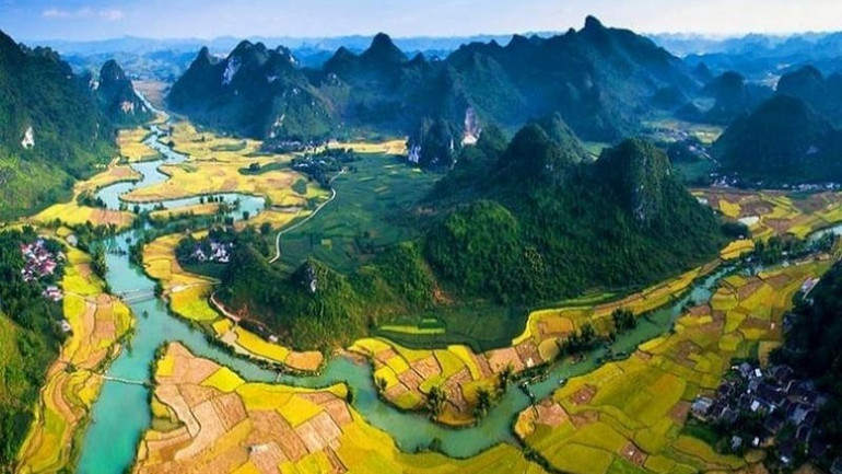 Sông Quây Sơn thuộc huyện Trùng Khánh, tỉnh Cao Bằng được thiên nhiên ban tặng vẻ đẹp hoang sơ, kỳ vỹ, là điểm đến không thể bỏ qua của du khách khi đến Cao Bằng.