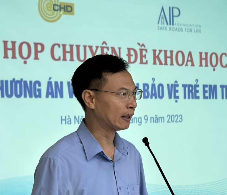 Tiến sĩ Trần Hữu Minh, Chánh Văn phòng Ủy ban An toàn giao thông Quốc gia phát biểu ý kiến.