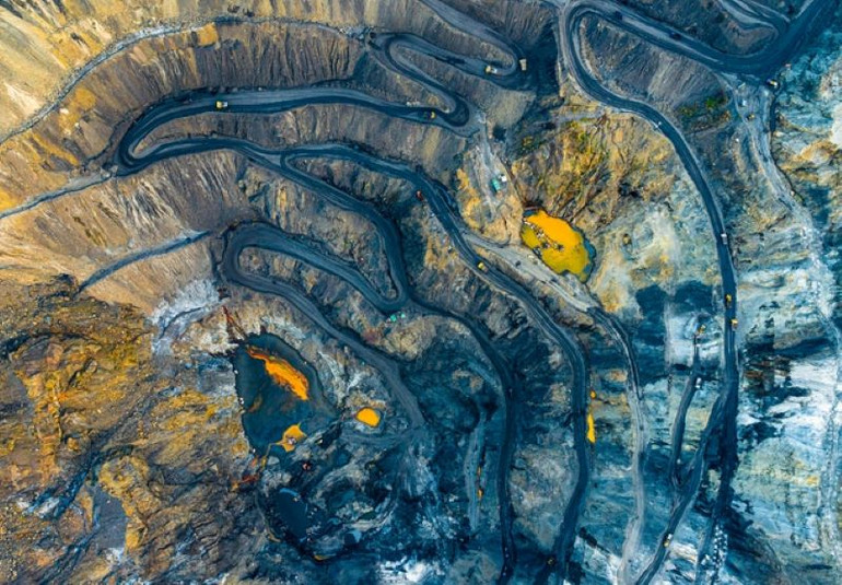 Sản xuất, khai thác than lộ thiên.