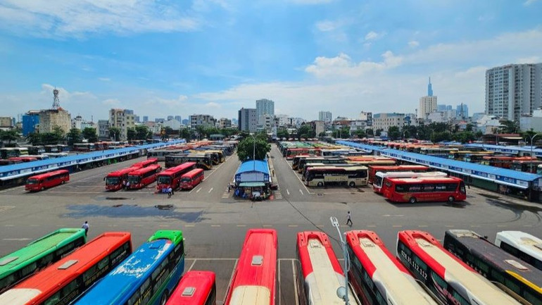 Các phương tiện được yêu cầu chở đúng tải trọng cho phép, chở đúng số người theo quy định; bảo đảm năng lực, chất lượng dịch vụ vận tải; kiểm tra chặt chẽ điều kiện an toàn trước khi xuất bến.