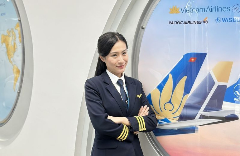 Mai Khanh cảm thấy rất tự hào khi được kế thừa, tiếp nối truyền thống lịch sử hào hùng của Đoàn Bay 919. Mai Khanh cảm thấy rất tự hào khi được kế thừa, tiếp nối truyền thống lịch sử hào hùng của Đoàn Bay 919.