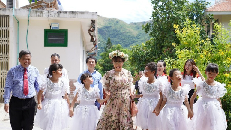 Doanh nhân Phương Thảo luôn song hành cùng các hoạt động thiện nguyện và các dự án vì cộng đồng. Doanh nhân Phương Thảo luôn song hành cùng các hoạt động thiện nguyện và các dự án vì cộng đồng.