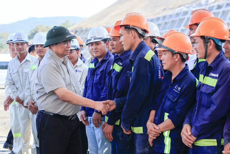 Thủ tướng Chính phủ cũng tán thành việc bổ sung kinh phí để đào tạo nhân lực quản lý vận hành các công trình giao thông.