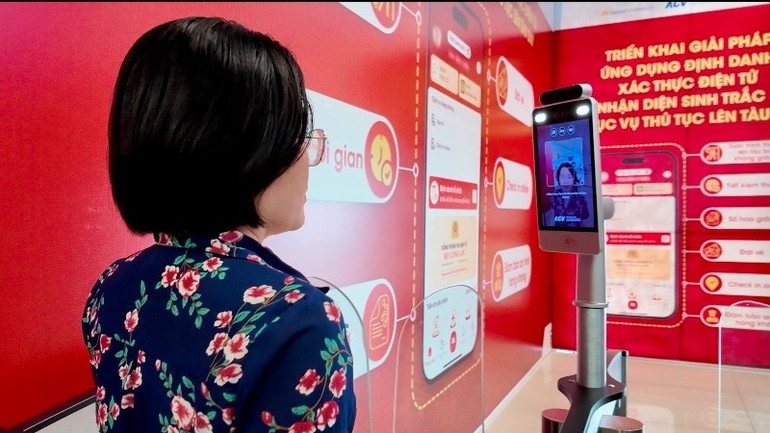 Tính năng “Dịch vụ hàng không” tích hợp trên VNeID cho phép người dùng có tài khoản định danh điện tử mức độ 2 thực hiện trực tuyến, nhanh chóng và an toàn.