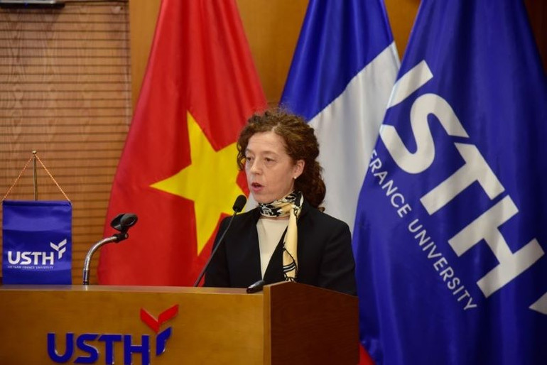 Bà Alessandra Erre, Giám đốc Hợp tác quốc tế của Airbus phát biểu.