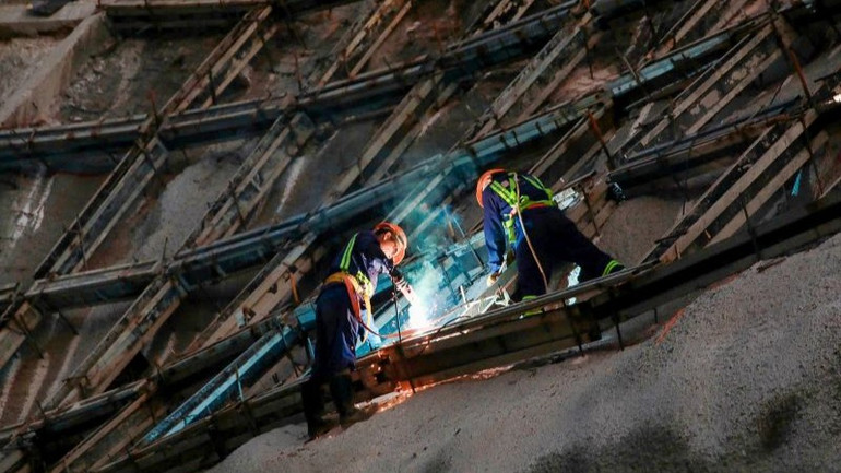 Các nhà thầu huy động hơn 1.000 nhân sự và 357 máy móc, thiết bị, triển khai trên 36 mũi thi công tại dự án đường cao tốc Đồng Đăng-Trà Lĩnh.