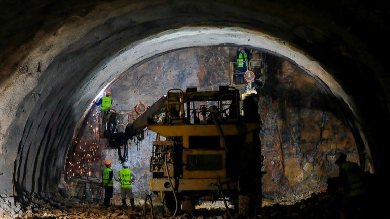 Thi công hầm trên tuyến cao tốc Đồng Đăng-Trà Lĩnh.