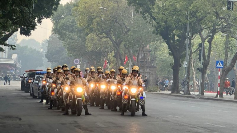 Ủy ban An toàn giao thông quốc gia đề nghị các bộ, ngành, địa phương triển khai Năm An toàn giao thông phù hợp chức năng, nhiệm vụ, đặc điểm của mình, triển khai hiệu quả ngay trong dịp Tết Nguyên đán và Lễ hội Xuân 2025.