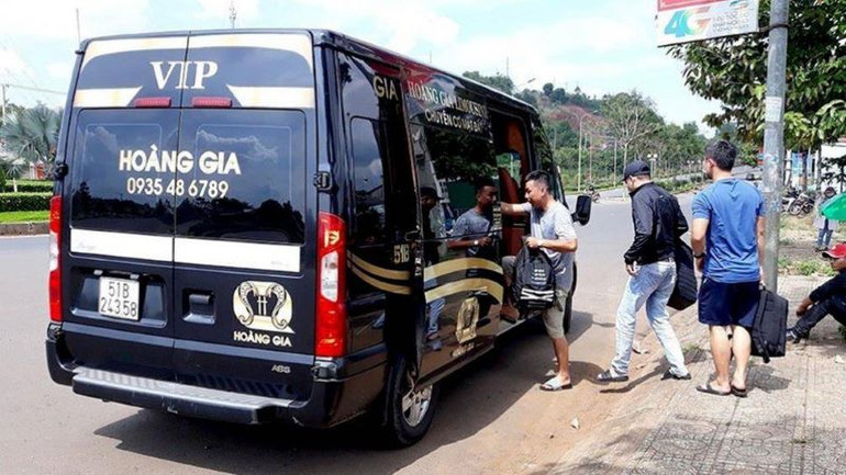 Việc áp dụng phần mềm công nghệ giúp thu thập dữ liệu khách quan, minh bạch, cho phép cơ quan chức năng giám sát và xử lý vi phạm điều kiện kinh doanh vận tải của doanh nghiệp và lái xe. Việc áp dụng phần mềm công nghệ giúp thu thập dữ liệu khách quan, minh bạch, cho phép cơ quan chức năng giám sát và xử lý vi phạm điều kiện kinh doanh vận tải của doanh nghiệp và lái xe.