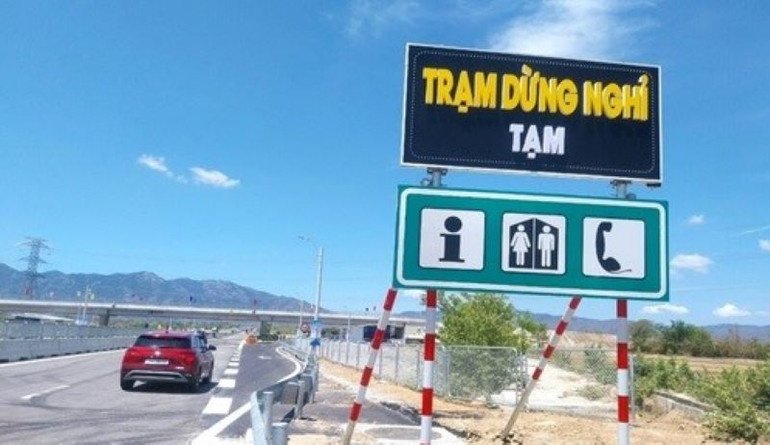 Trạm dừng nghỉ tạm trên tuyến Cam Lâm-Vĩnh Hảo (Km113).
