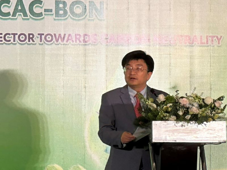 Ông Lê Văn Dương, Vụ trưởng Khoa học, Công nghệ và Môi trường (Bộ Giao thông vận tải) phát biểu ý kiến. Ông Lê Văn Dương, Vụ trưởng Khoa học, Công nghệ và Môi trường (Bộ Giao thông vận tải) phát biểu ý kiến.