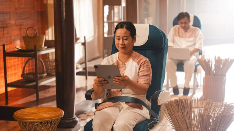 Các hướng dẫn bay an toàn được truyền tải vô cùng mềm mại và sáng tạo.